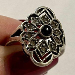 MARCASITE ONYX & STERLING SILVER RING STAMPED 925 SIZE 8.75
